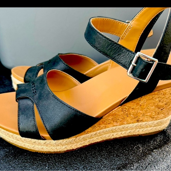 Super cute UGG Wedges. Size 6.5. Black & tan leather. New $150 & asking $60‼️ - Picture 3 of 5